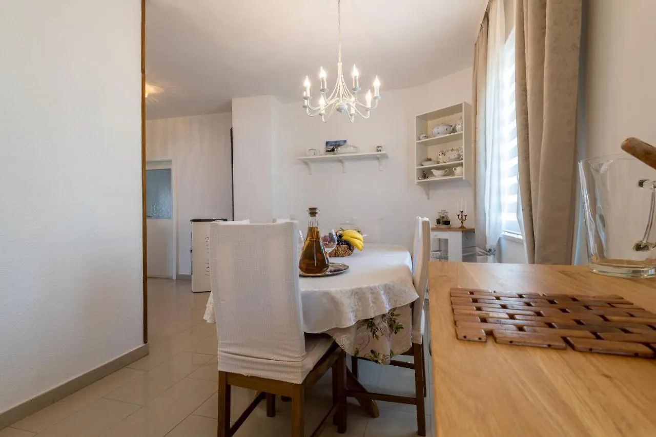 Vranjes Apartment Kastela
