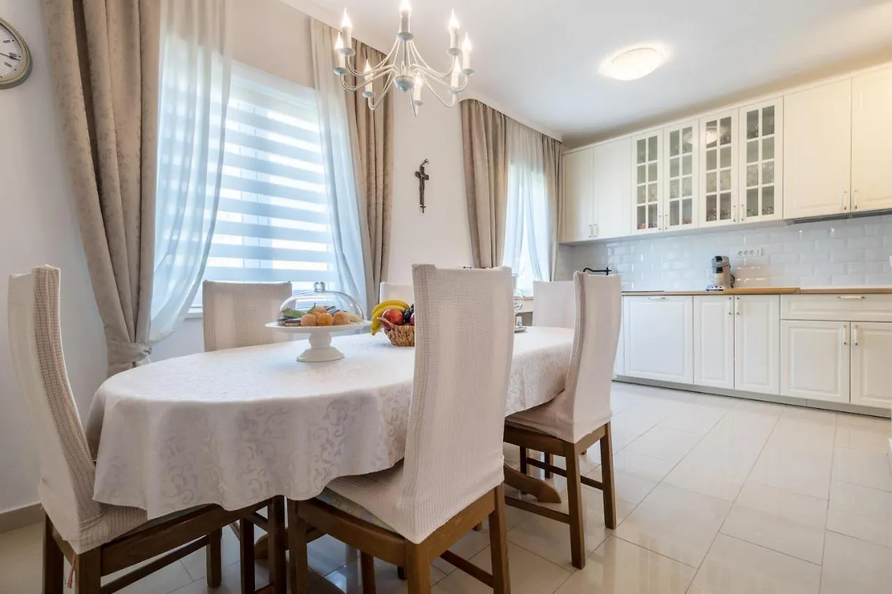Vranjes Apartment Kastela