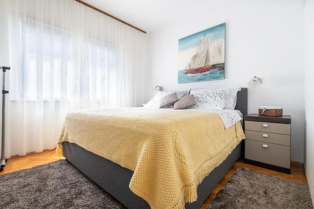 Vranjes Apartment Kastela Croatia