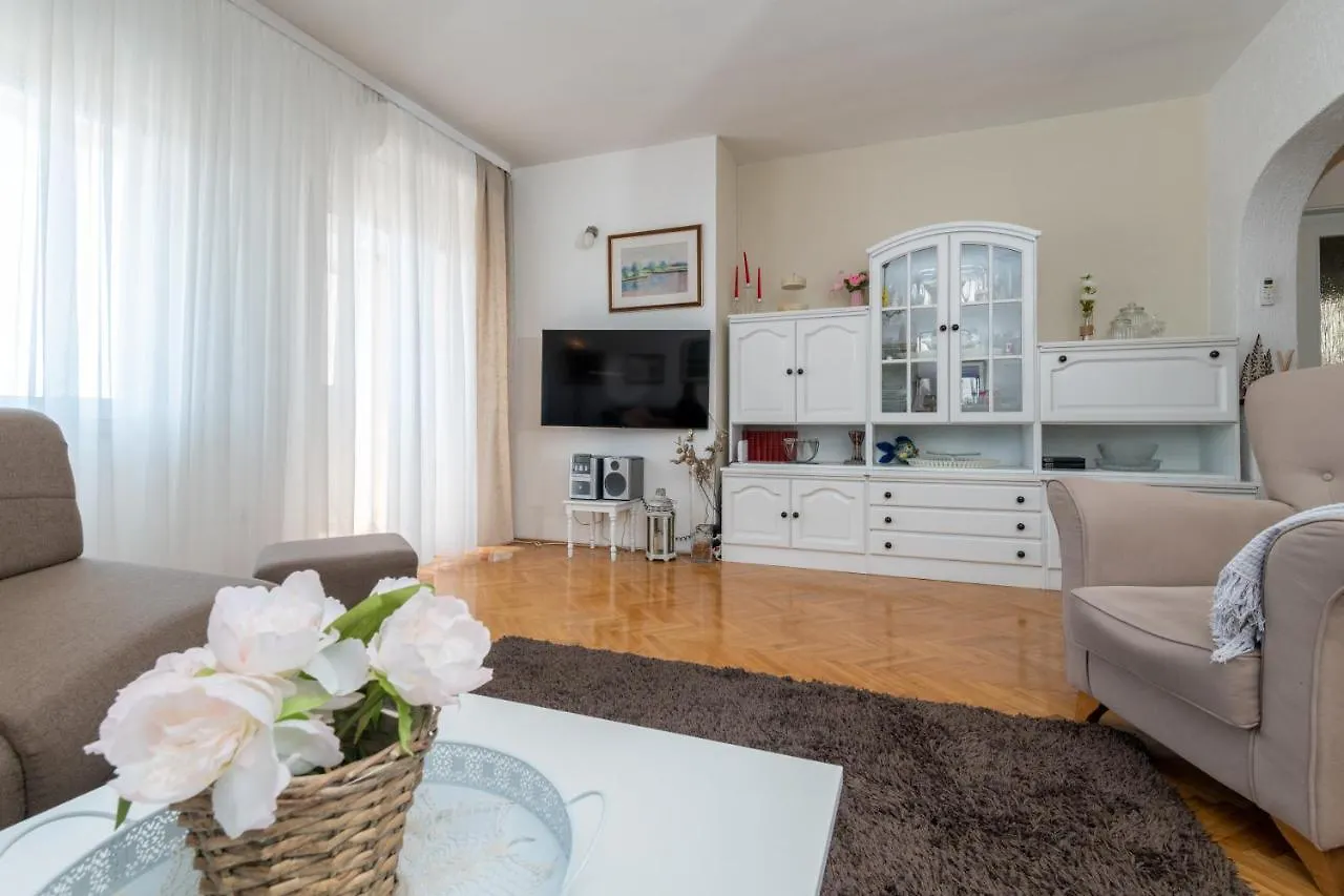 Vranjes Apartment Kastela