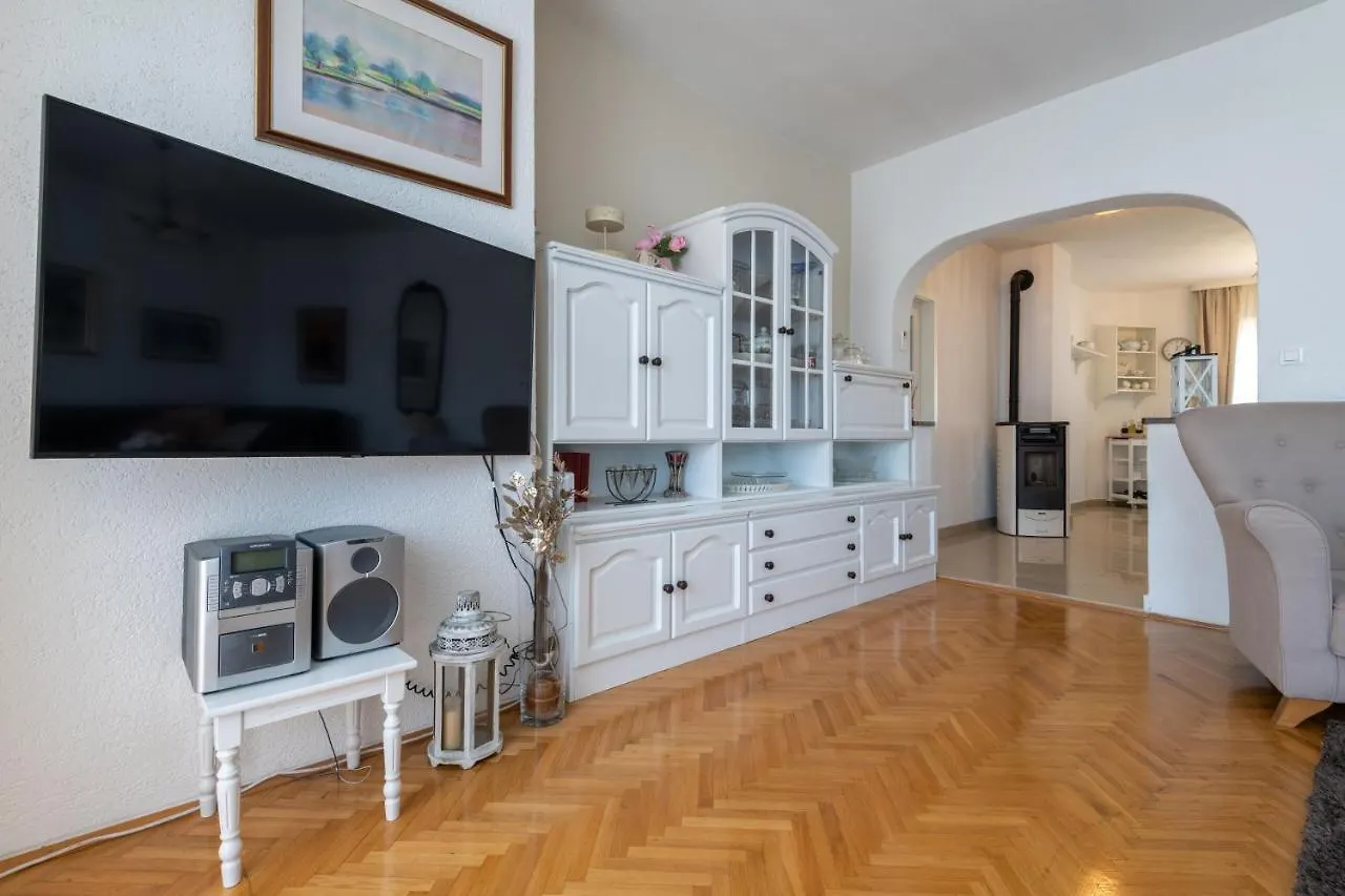 Vranjes Apartment Kastela
