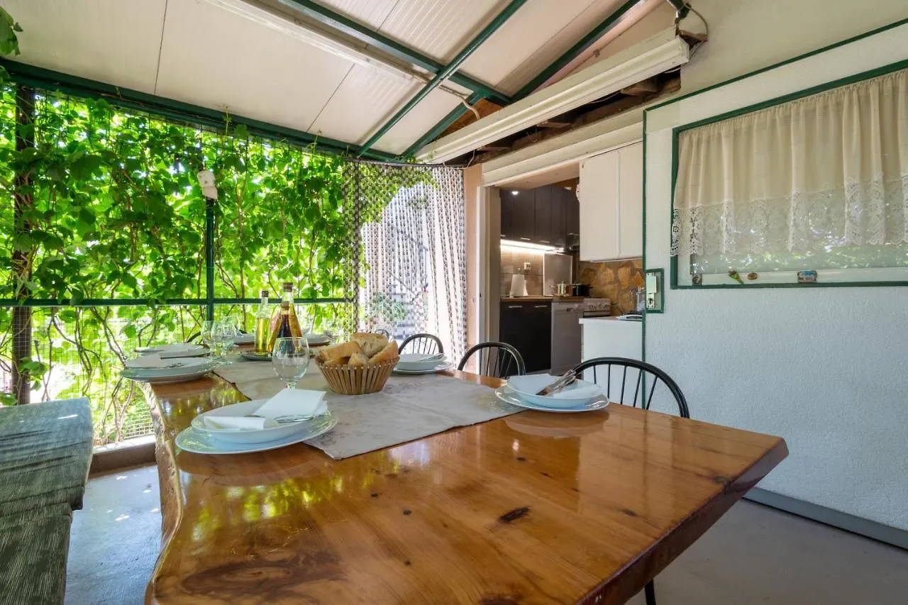 Vranjes Apartment Kastela Croatia