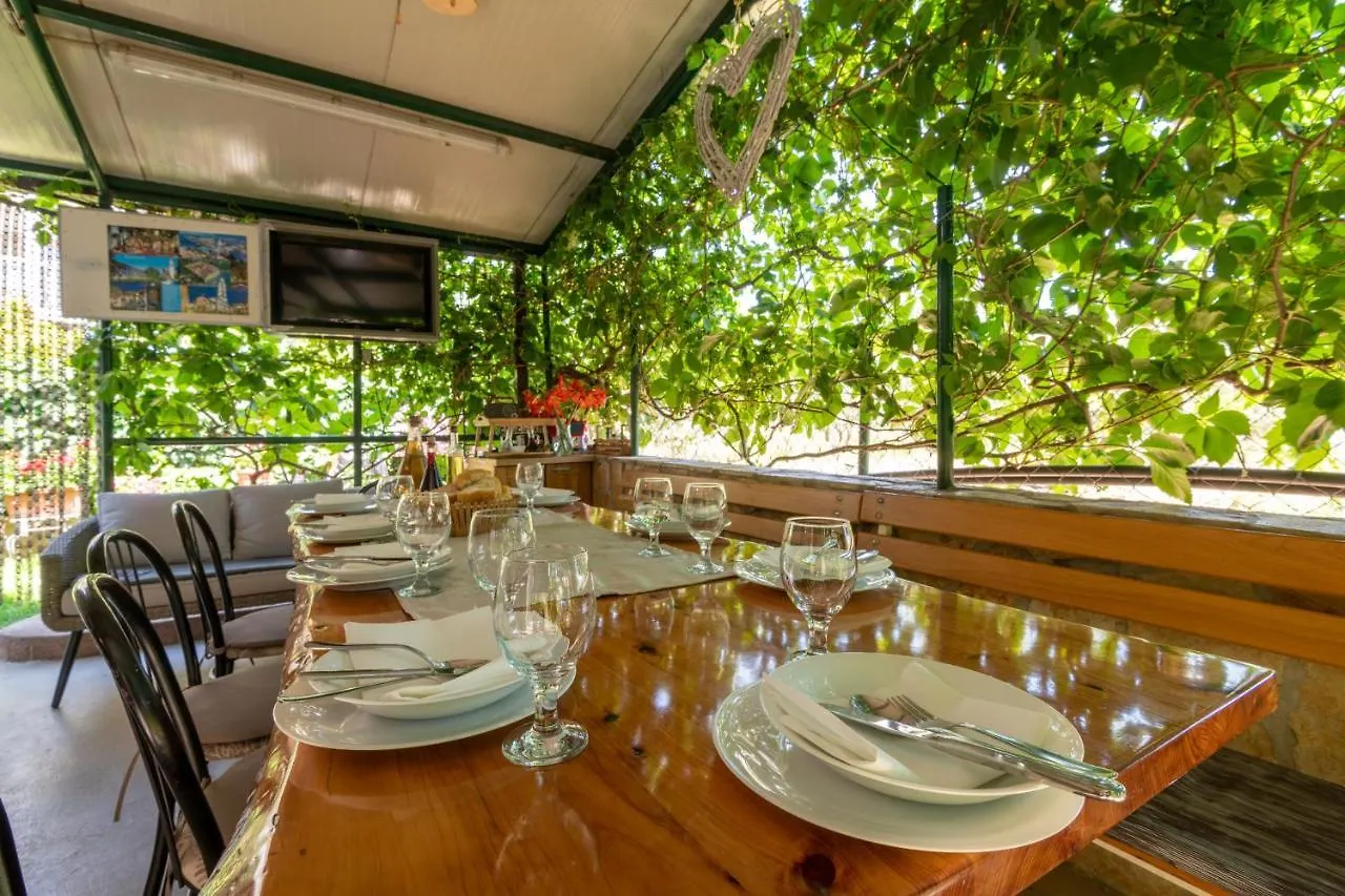 Vranjes Apartment Kastela Croatia